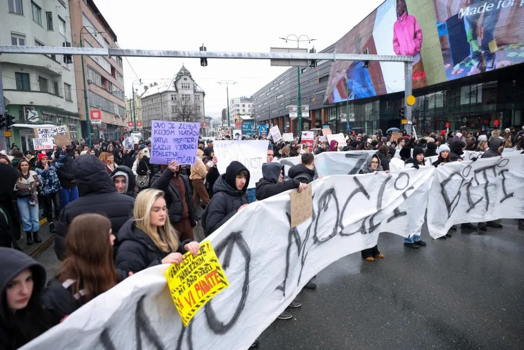 Ella je na intenzivnoj, Erdoana vi&scaron;e nema: Te&scaron;ko je ostati pribran na bolne prizore iz Sarajeva