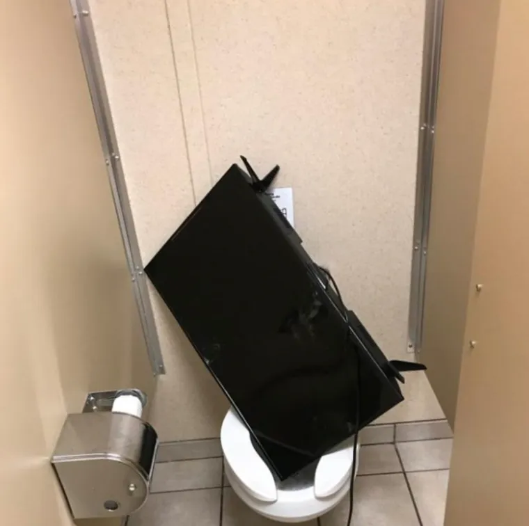 Žene podijelile najčudnije stvari u kupaonicama svojih partnera: Neke su zaista zabrinjavajuće