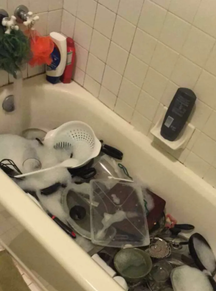 Žene podijelile najčudnije stvari u kupaonicama svojih partnera: Neke su zaista zabrinjavajuće