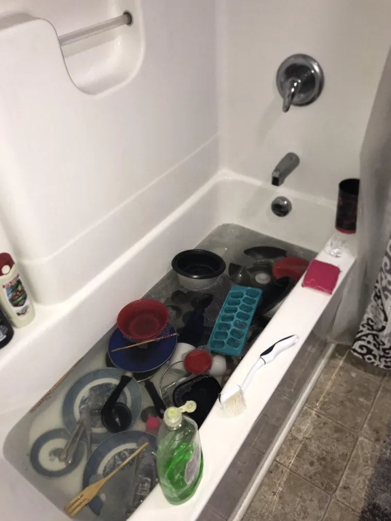 Žene podijelile najčudnije stvari u kupaonicama svojih partnera: Neke su zaista zabrinjavajuće