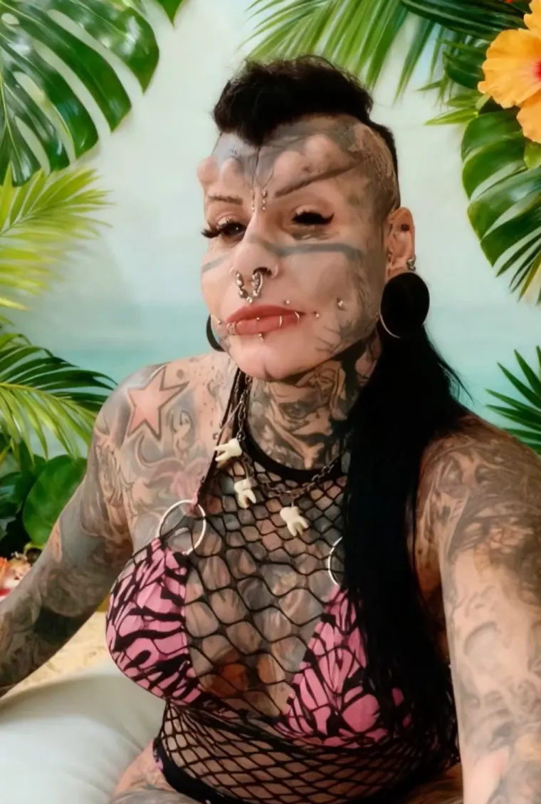 Ova vampirica mnogima ledi krv u žilama: Evo kako je izgledala prije, bila je nevjerojatno slatka