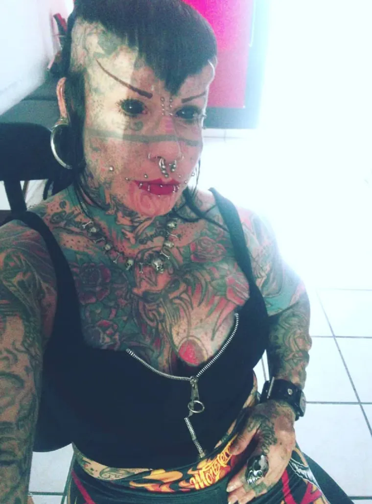 Ova vampirica mnogima ledi krv u žilama: Evo kako je izgledala prije, bila je nevjerojatno slatka