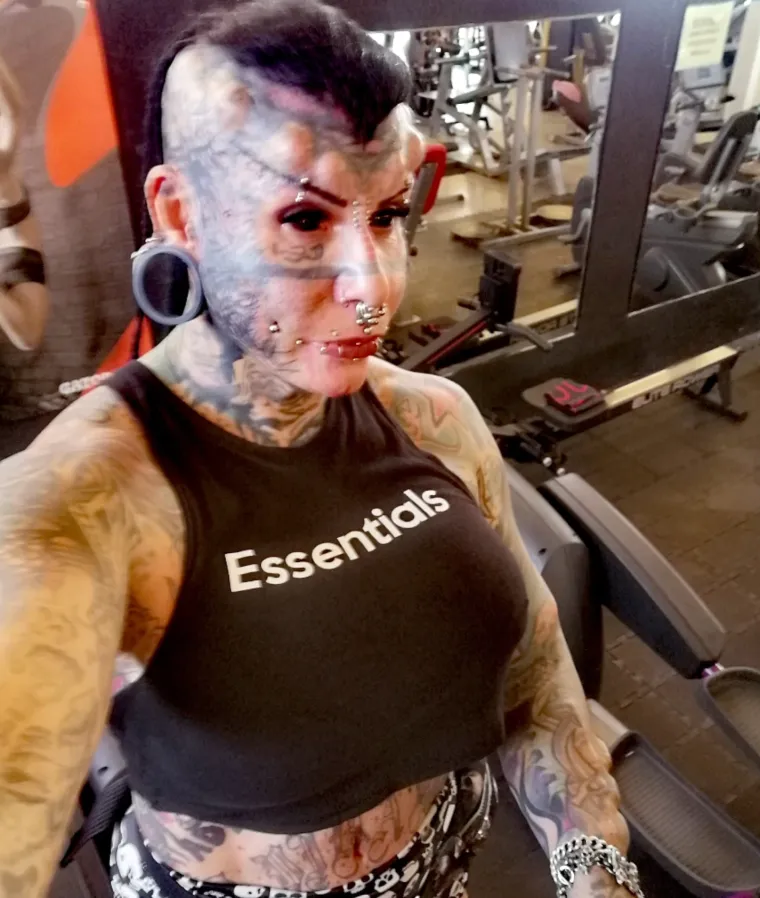 Ova vampirica mnogima ledi krv u žilama: Evo kako je izgledala prije, bila je nevjerojatno slatka