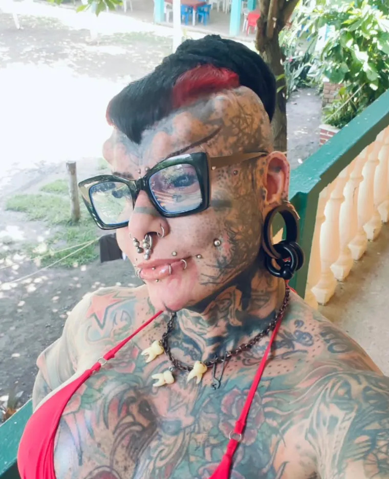 Ova vampirica mnogima ledi krv u žilama: Evo kako je izgledala prije, bila je nevjerojatno slatka