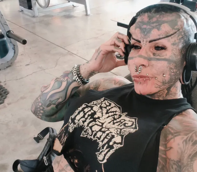 Ova vampirica mnogima ledi krv u žilama: Evo kako je izgledala prije, bila je nevjerojatno slatka