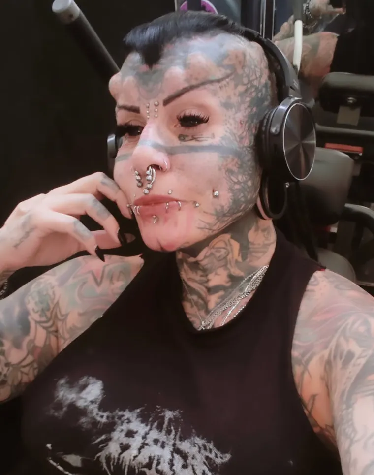 Ova vampirica mnogima ledi krv u žilama: Evo kako je izgledala prije, bila je nevjerojatno slatka