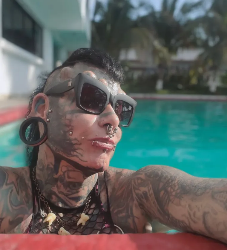 Ova vampirica mnogima ledi krv u žilama: Evo kako je izgledala prije, bila je nevjerojatno slatka