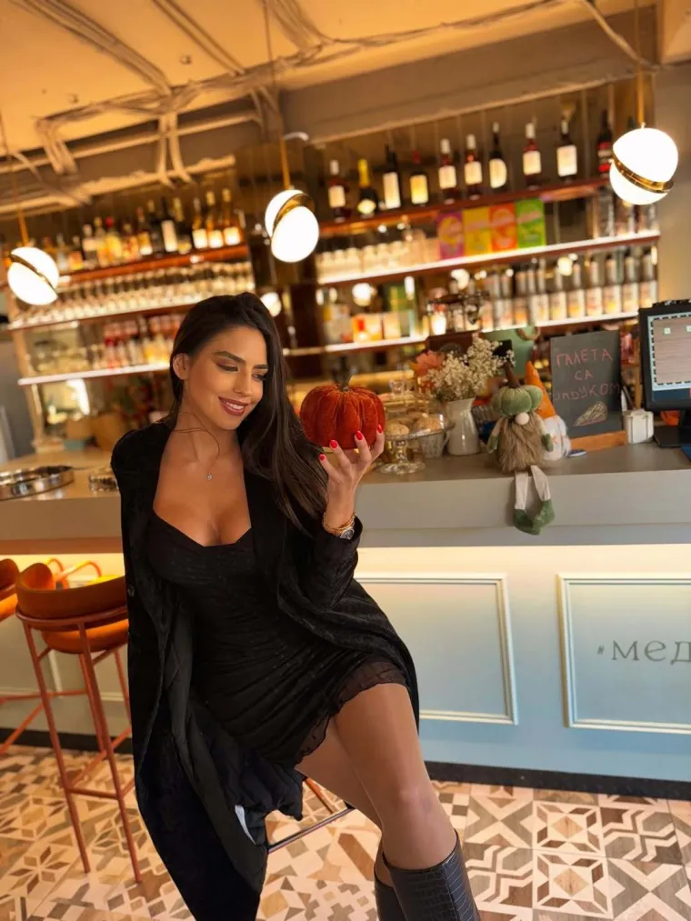 Atraktivna crnka iz BiH koja zna &scaron;to želi: Ma&scaron;u iz 'Gospodina Savr&scaron;enog' te&scaron;ko je ne primijetiti