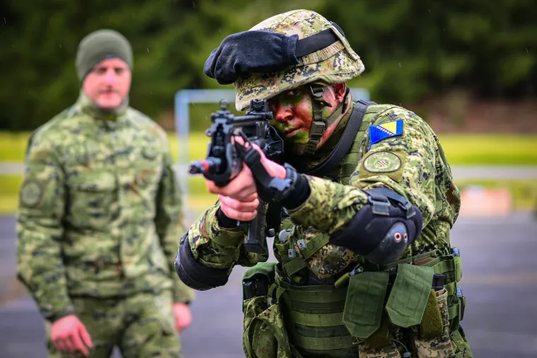 Zamaskirani, do zuba naoružani i stopljeni s prirodom: Ovako izgledaju hrvatski kadeti u akciji