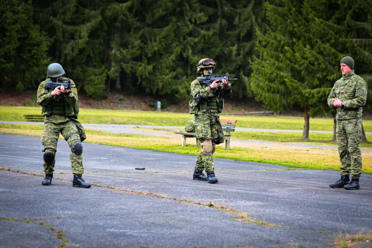 Zamaskirani, do zuba naoružani i stopljeni s prirodom: Ovako izgledaju hrvatski kadeti u akciji