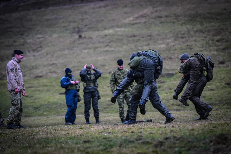 Zamaskirani, do zuba naoružani i stopljeni s prirodom: Ovako izgledaju hrvatski kadeti u akciji