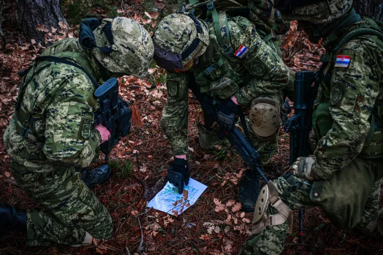 Zamaskirani, do zuba naoružani i stopljeni s prirodom: Ovako izgledaju hrvatski kadeti u akciji