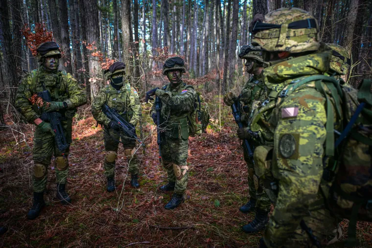 Zamaskirani, do zuba naoružani i stopljeni s prirodom: Ovako izgledaju hrvatski kadeti u akciji