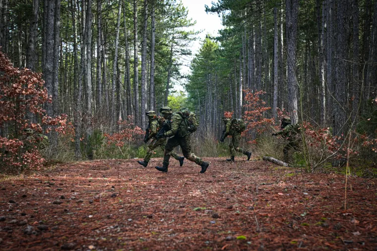 Zamaskirani, do zuba naoružani i stopljeni s prirodom: Ovako izgledaju hrvatski kadeti u akciji