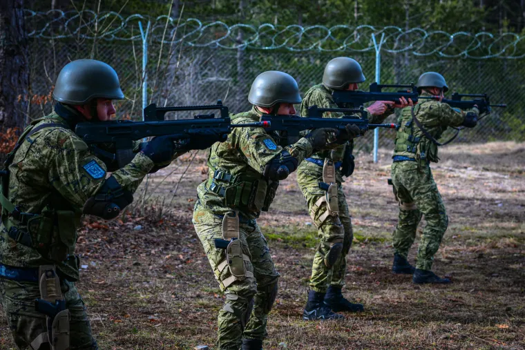 Zamaskirani, do zuba naoružani i stopljeni s prirodom: Ovako izgledaju hrvatski kadeti u akciji