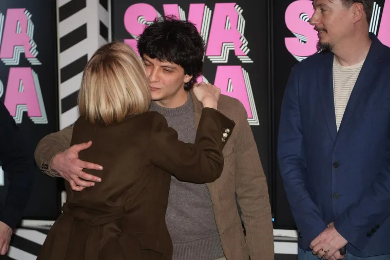 Zvijezde filma 'Svadba' uživale u Beogradu: Pozornost plijenila lijepa Anđelka