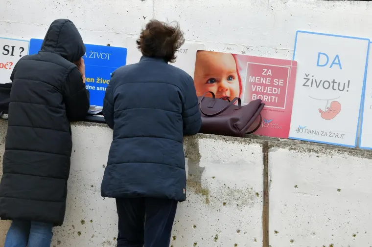 Evo ih opet: 40 dana bit će ispred bolnica i moliti! Traže samo jedno...