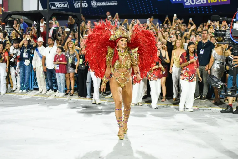 Samo za 'najhrabije'! &Scaron;areno perje prekrilo je sve osim zanosnih oblina najljep&scaron;ih Brazilki