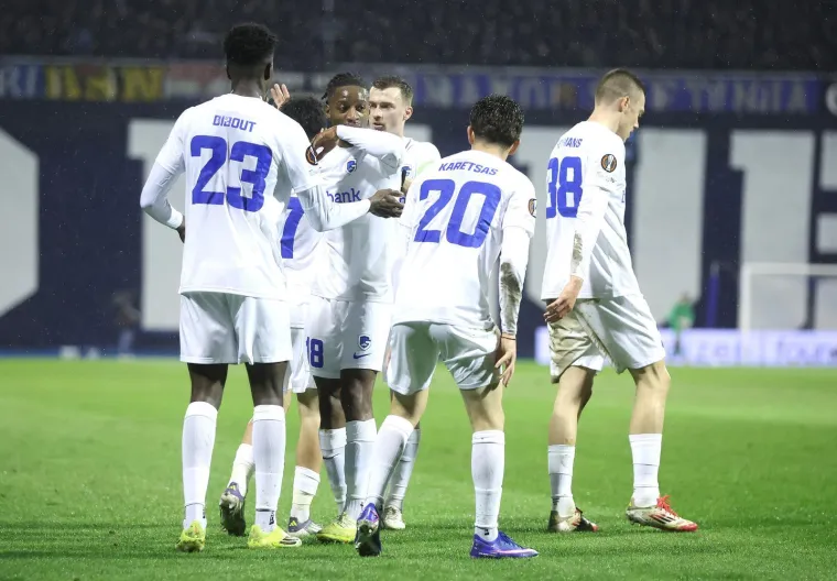 Dok je Dinamo igrao ključnu utakmicu, jedan navijač privukao pažnju na ki&scaron;nom Maksimiru