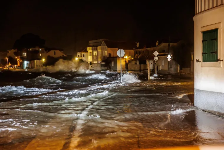 More progutalo rivu u Ka&scaron;telima, na udaru Čiovo i Split: Pogledajte posljedice nevremena