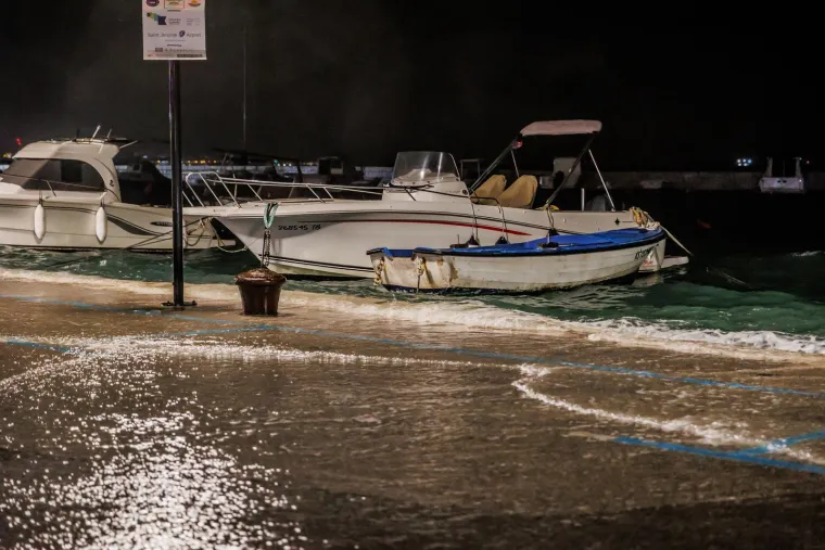 More progutalo rivu u Ka&scaron;telima, na udaru Čiovo i Split: Pogledajte posljedice nevremena