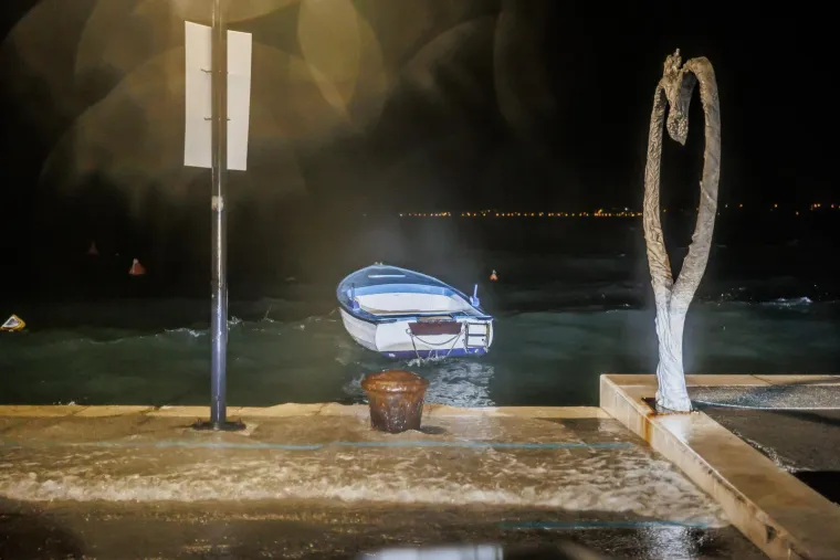 More progutalo rivu u Ka&scaron;telima, na udaru Čiovo i Split: Pogledajte posljedice nevremena