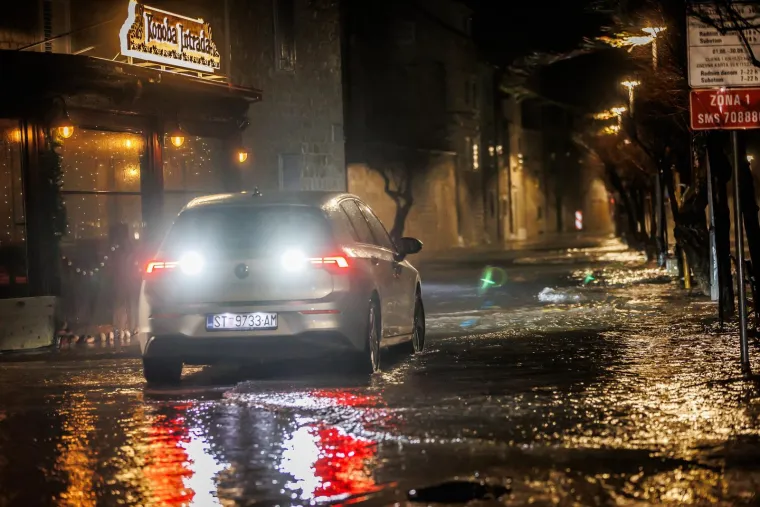 More progutalo rivu u Ka&scaron;telima, na udaru Čiovo i Split: Pogledajte posljedice nevremena