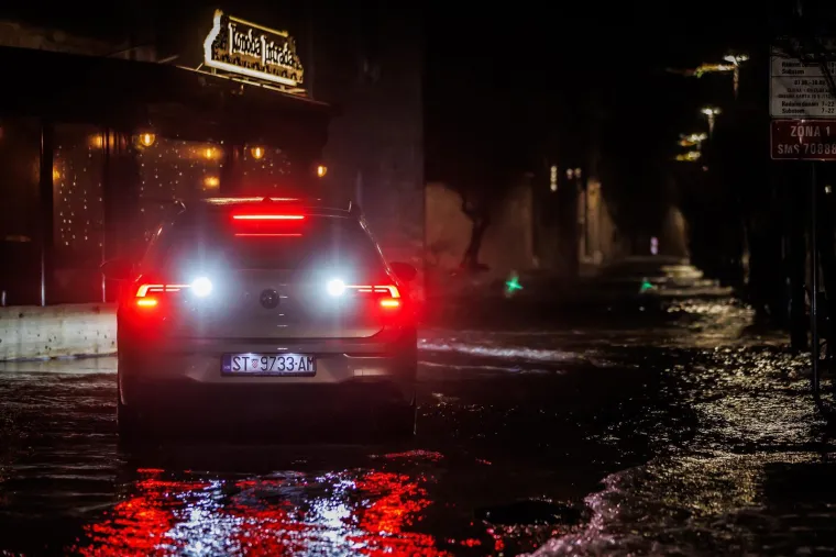 More progutalo rivu u Ka&scaron;telima, na udaru Čiovo i Split: Pogledajte posljedice nevremena