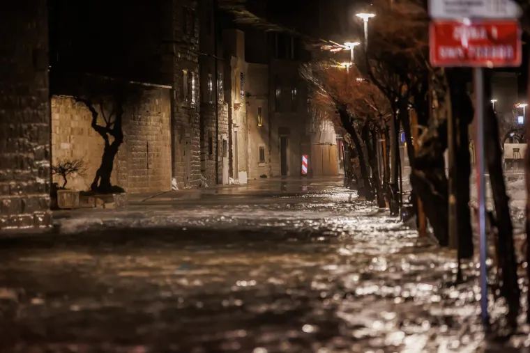 More progutalo rivu u Ka&scaron;telima, na udaru Čiovo i Split: Pogledajte posljedice nevremena