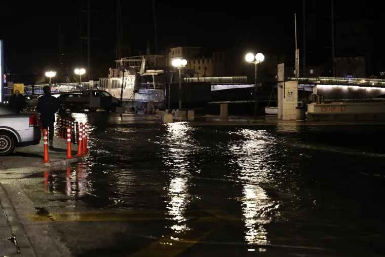 More progutalo rivu u Ka&scaron;telima, na udaru Čiovo i Split: Pogledajte posljedice nevremena