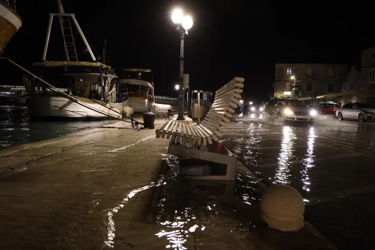 More progutalo rivu u Ka&scaron;telima, na udaru Čiovo i Split: Pogledajte posljedice nevremena