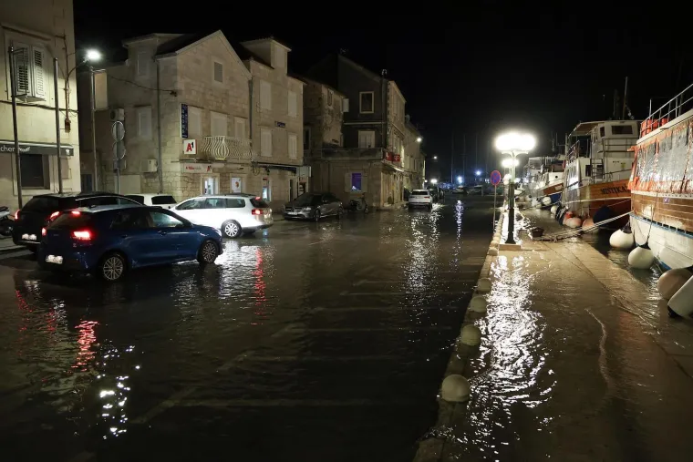 More progutalo rivu u Ka&scaron;telima, na udaru Čiovo i Split: Pogledajte posljedice nevremena