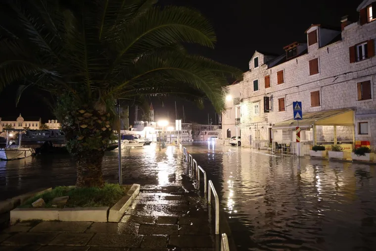 More progutalo rivu u Ka&scaron;telima, na udaru Čiovo i Split: Pogledajte posljedice nevremena