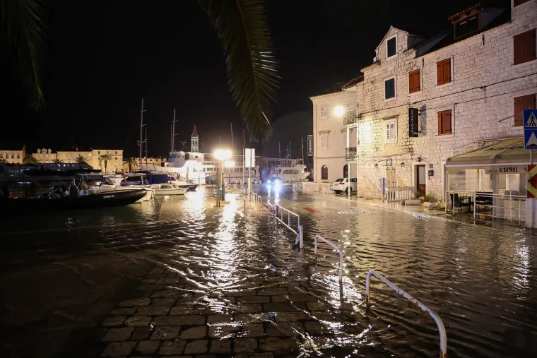 More progutalo rivu u Ka&scaron;telima, na udaru Čiovo i Split: Pogledajte posljedice nevremena