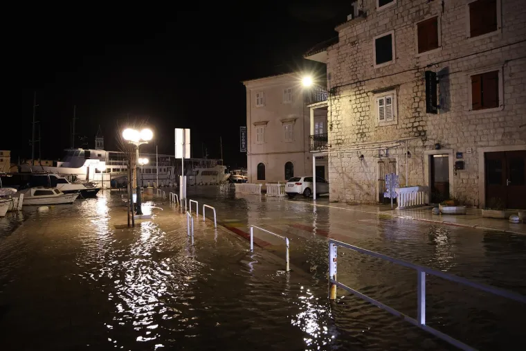 More progutalo rivu u Ka&scaron;telima, na udaru Čiovo i Split: Pogledajte posljedice nevremena
