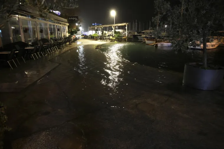 More progutalo rivu u Ka&scaron;telima, na udaru Čiovo i Split: Pogledajte posljedice nevremena