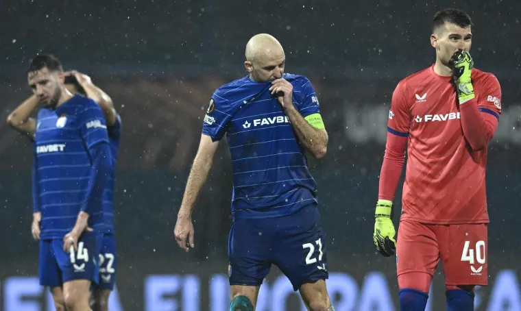 Pogledajte &scaron;to su igrači i stručni stožer Dinama napravili nakon poraza od Genka