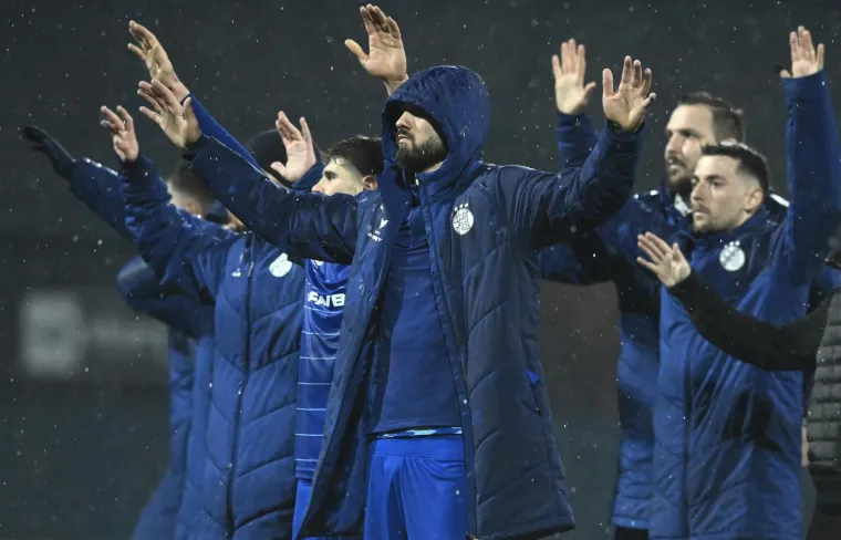 Pogledajte &scaron;to su igrači i stručni stožer Dinama napravili nakon poraza od Genka