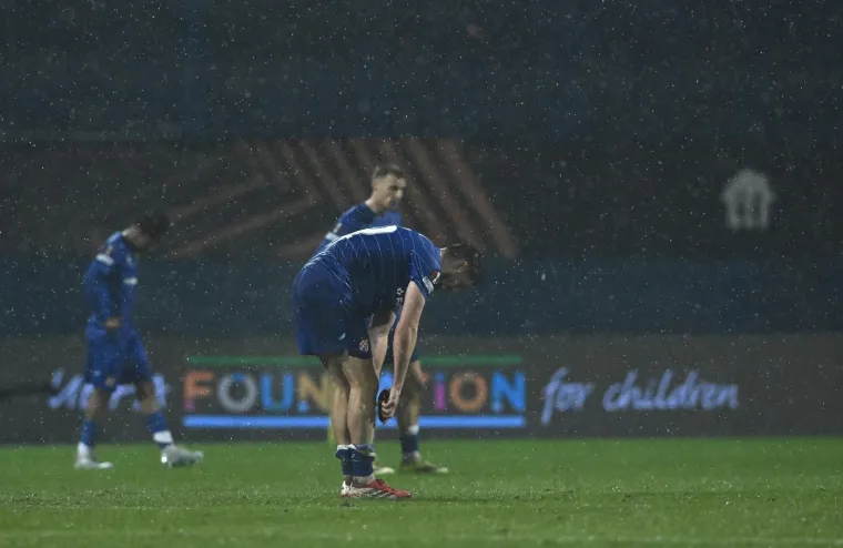 Pogledajte &scaron;to su igrači i stručni stožer Dinama napravili nakon poraza od Genka