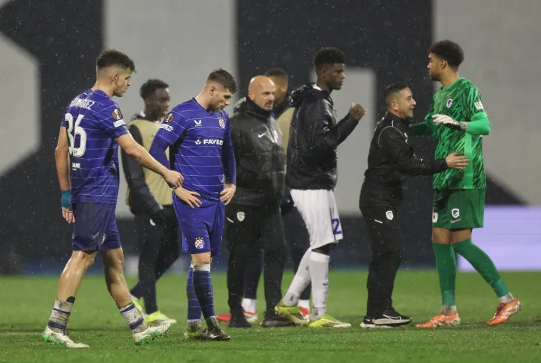 Pogledajte &scaron;to su igrači i stručni stožer Dinama napravili nakon poraza od Genka