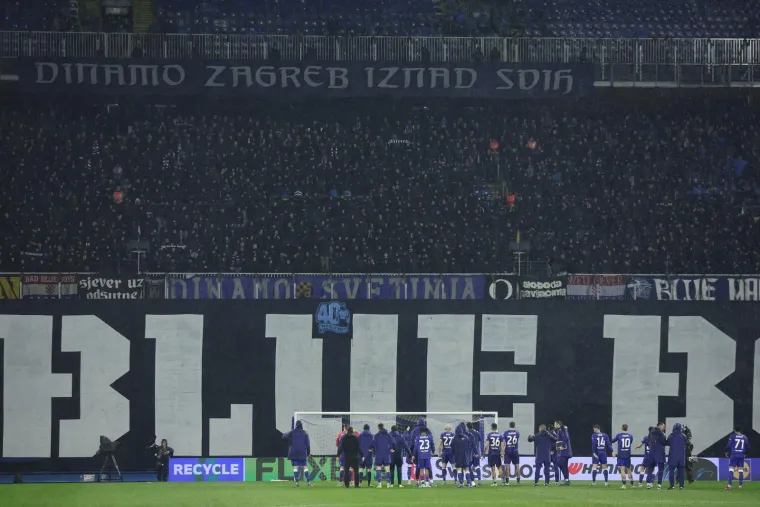 Pogledajte &scaron;to su igrači i stručni stožer Dinama napravili nakon poraza od Genka