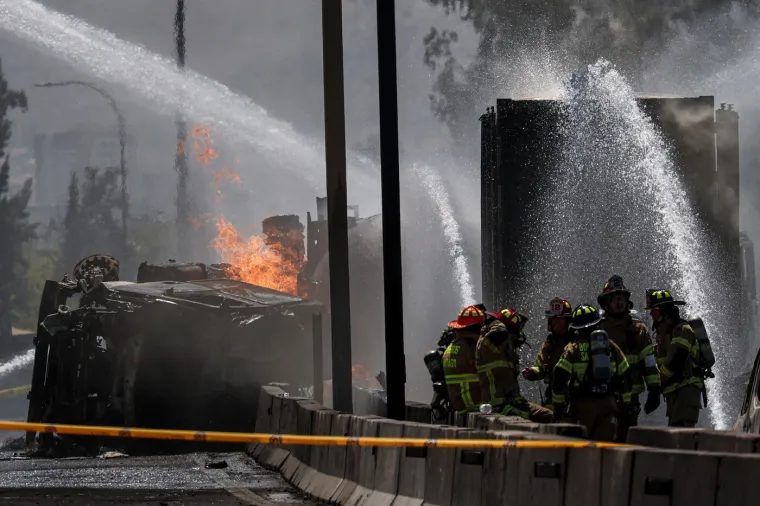Prizori katastrofe lede krv u žilama: Cisterna eksplodirala nasred ceste, ljudi su gorili