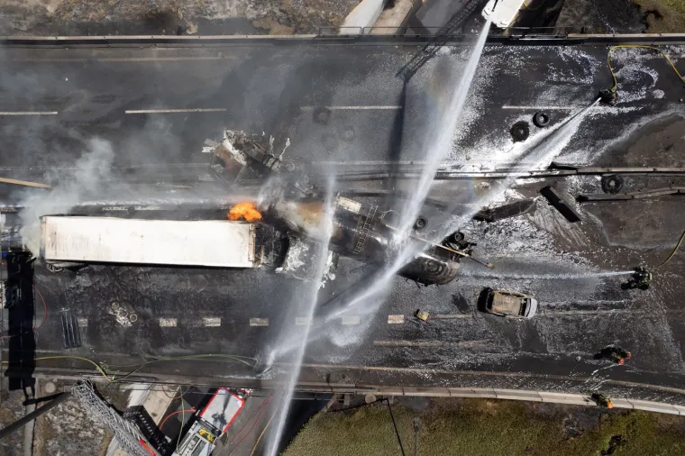 Prizori katastrofe lede krv u žilama: Cisterna eksplodirala nasred ceste, ljudi su gorili