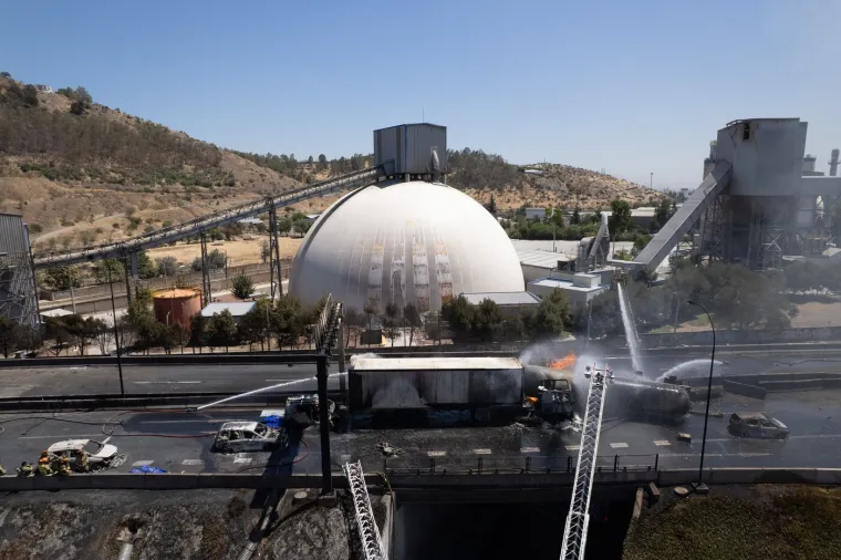 Prizori katastrofe lede krv u žilama: Cisterna eksplodirala nasred ceste, ljudi su gorili