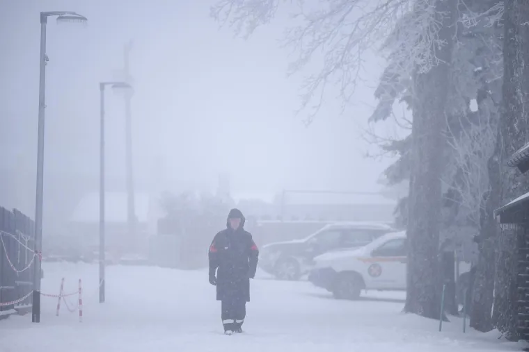 Bajkovite prizore na Sljemenu ometa vjetar: Žičara ne vozi, ali najstrastveniji skija&scaron;i su gore