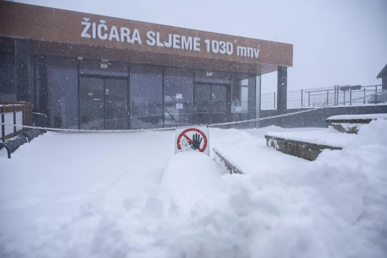 Bajkovite prizore na Sljemenu ometa vjetar: Žičara ne vozi, ali najstrastveniji skija&scaron;i su gore