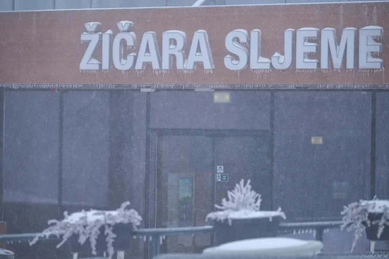 Bajkovite prizore na Sljemenu ometa vjetar: Žičara ne vozi, ali najstrastveniji skija&scaron;i su gore