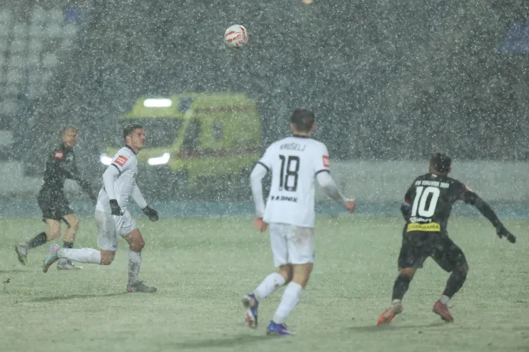 Teren je bio prekriven snijegom, a svi su ostali u čudu kad su se pojavili ovi majstori