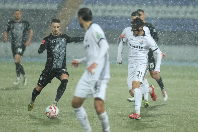 Teren je bio prekriven snijegom, a svi su ostali u čudu kad su se pojavili ovi majstori