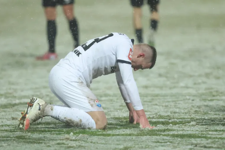 Teren je bio prekriven snijegom, a svi su ostali u čudu kad su se pojavili ovi majstori